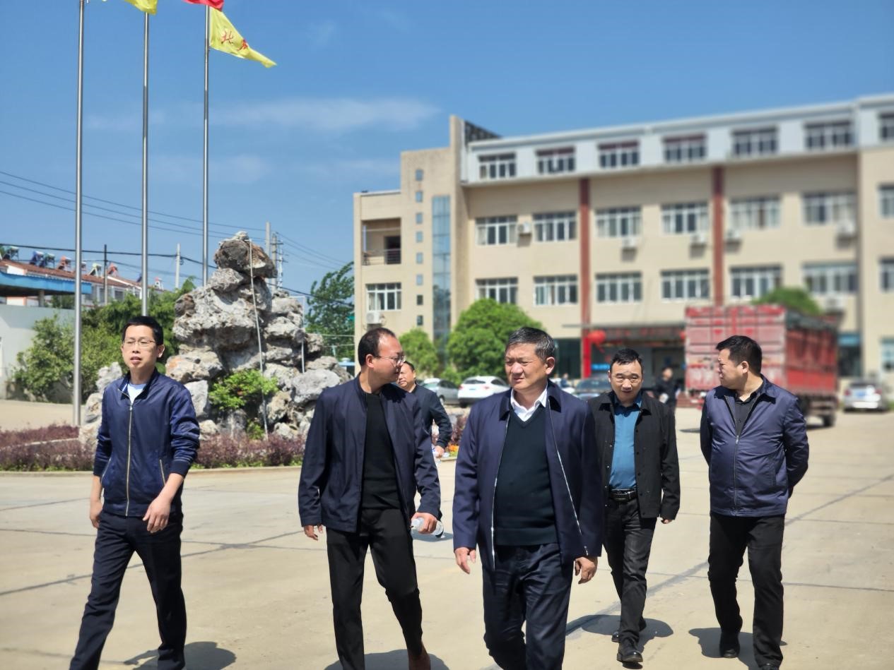 孝感市人大常委副主任李先乔一行莅临湖北乐天使fun88考察指导